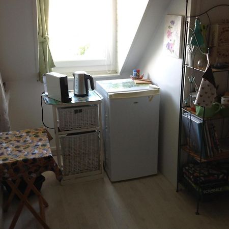 Bed and Breakfast Le Jardin Des Poules Thiétreville Esterno foto