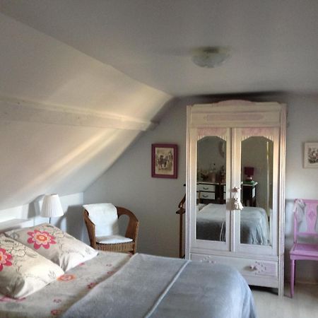Bed and Breakfast Le Jardin Des Poules Thiétreville Esterno foto