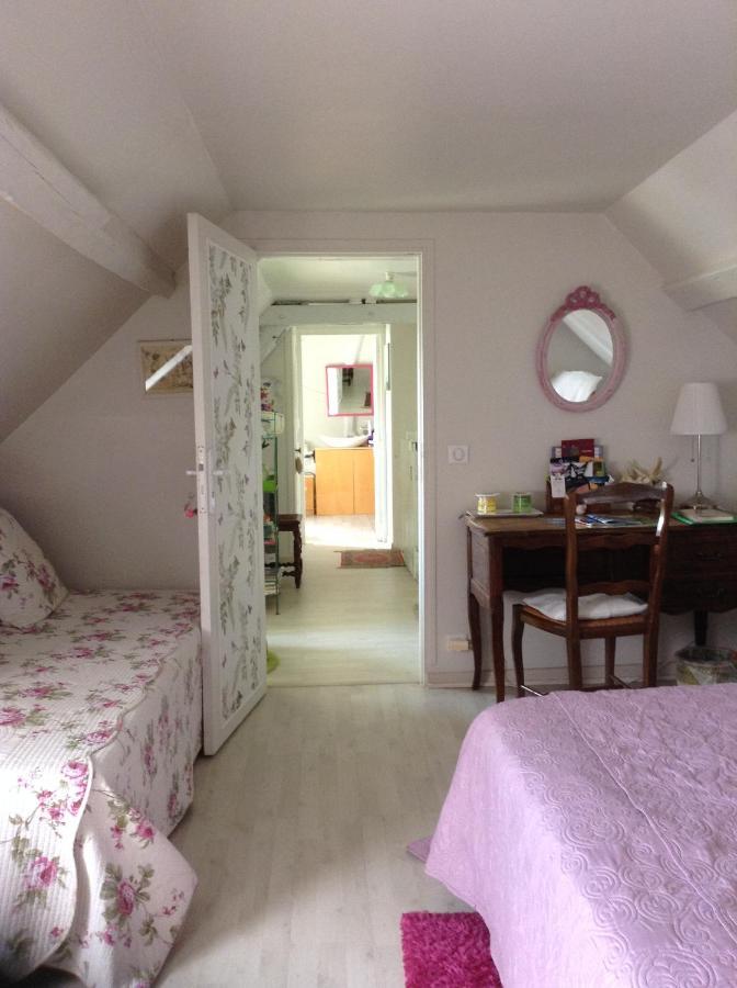 Bed and Breakfast Le Jardin Des Poules Thiétreville Esterno foto